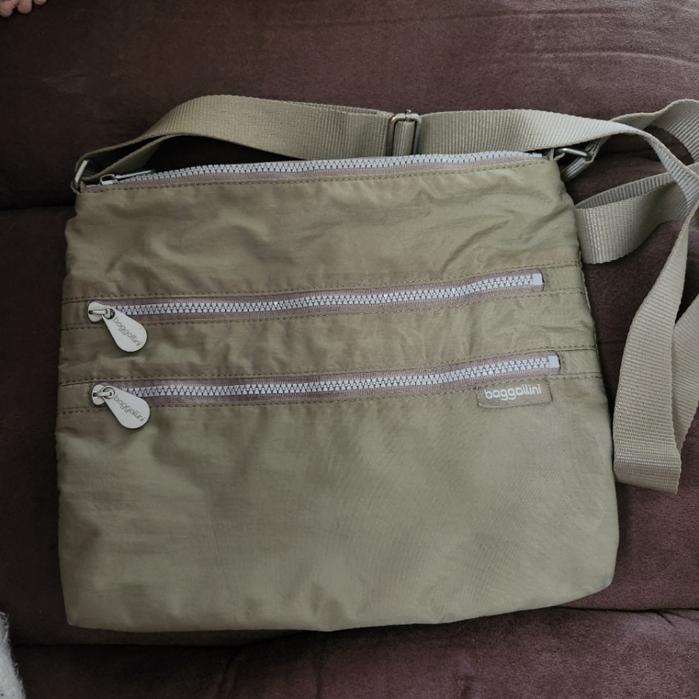 Baggallini Nylon Crossbody in Light Olive
